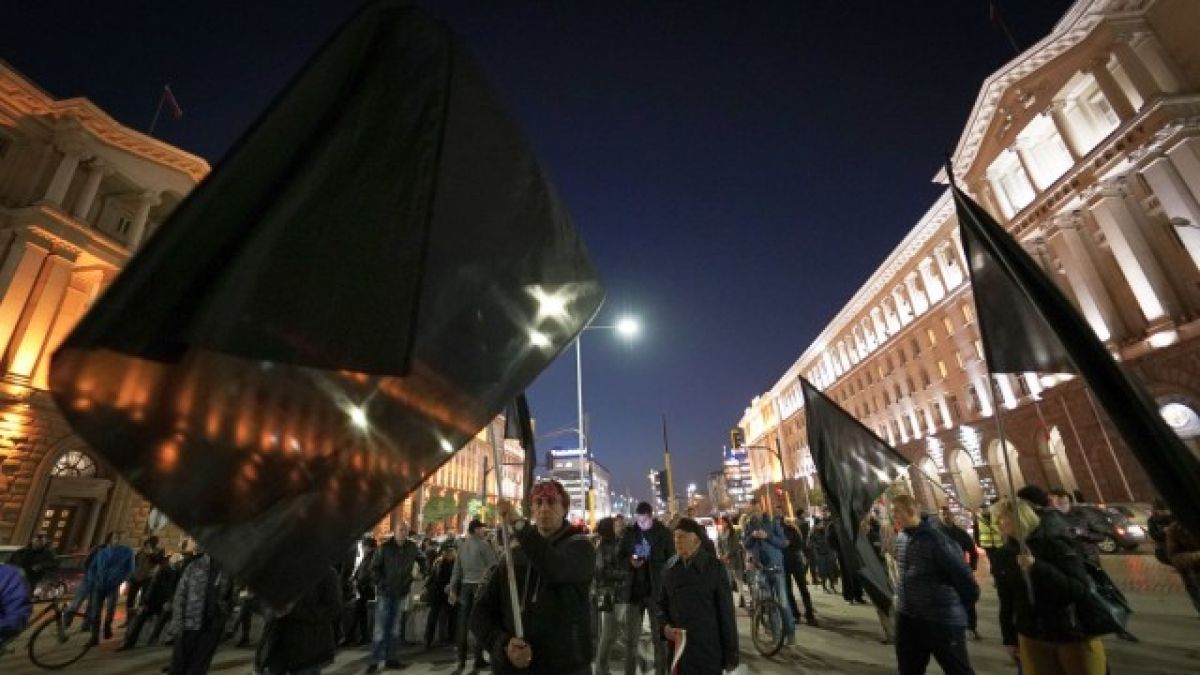 Вълната от недоволство не спира, нови протести в страната (СНИМКИ)
