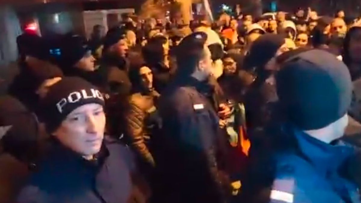 Ексклузивно ВИДЕО само в БЛИЦ показва как ескалира ситуацията във Варна! (СНИМКИ)