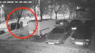 Спипаха столичанин да краде нещо странно всяка вечер от различен блок (ВИДЕО)