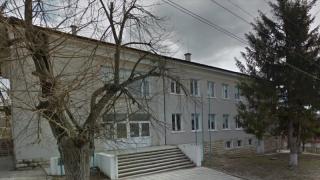 Побеснял мъж нахлу в кабинета на кмета на село Баурене и го...