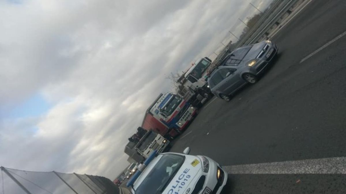 Първи СНИМКИ от жестоко меле с осем коли край София 