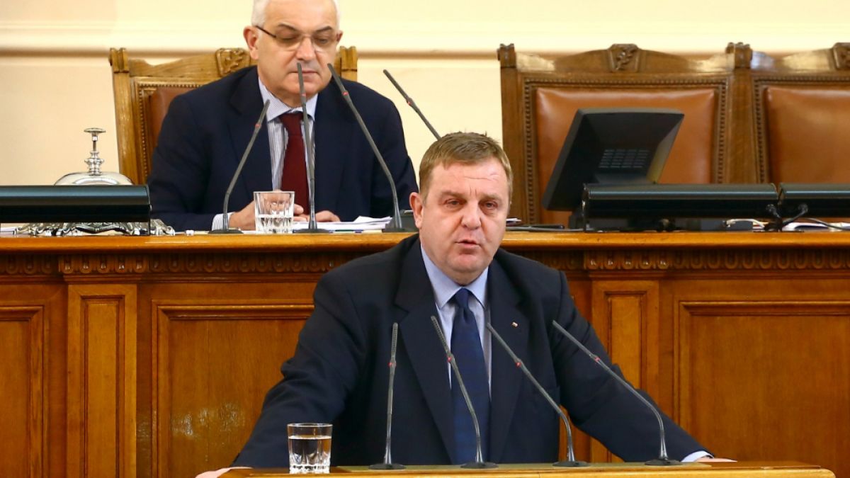 Каракачанов: Състоянието на основното въоръжение и техника е критично