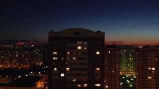 Жената-котка: Пиян руснак метна любовницата си от 10-тия етаж, тя влезе обратно