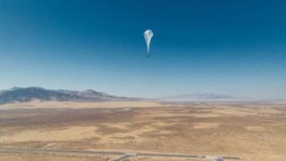 Google ще доставя интернет в Африка чрез летящи балони