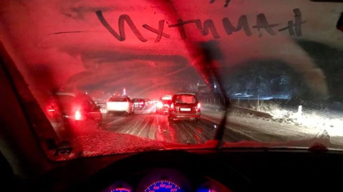 Честито! Първи сняг падна в София (СНИМКИ)