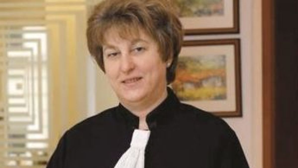 Мъст: Адвокат Ирен Савова осъмна с некролог, че е починала от черни магии! (СНИМКА)
