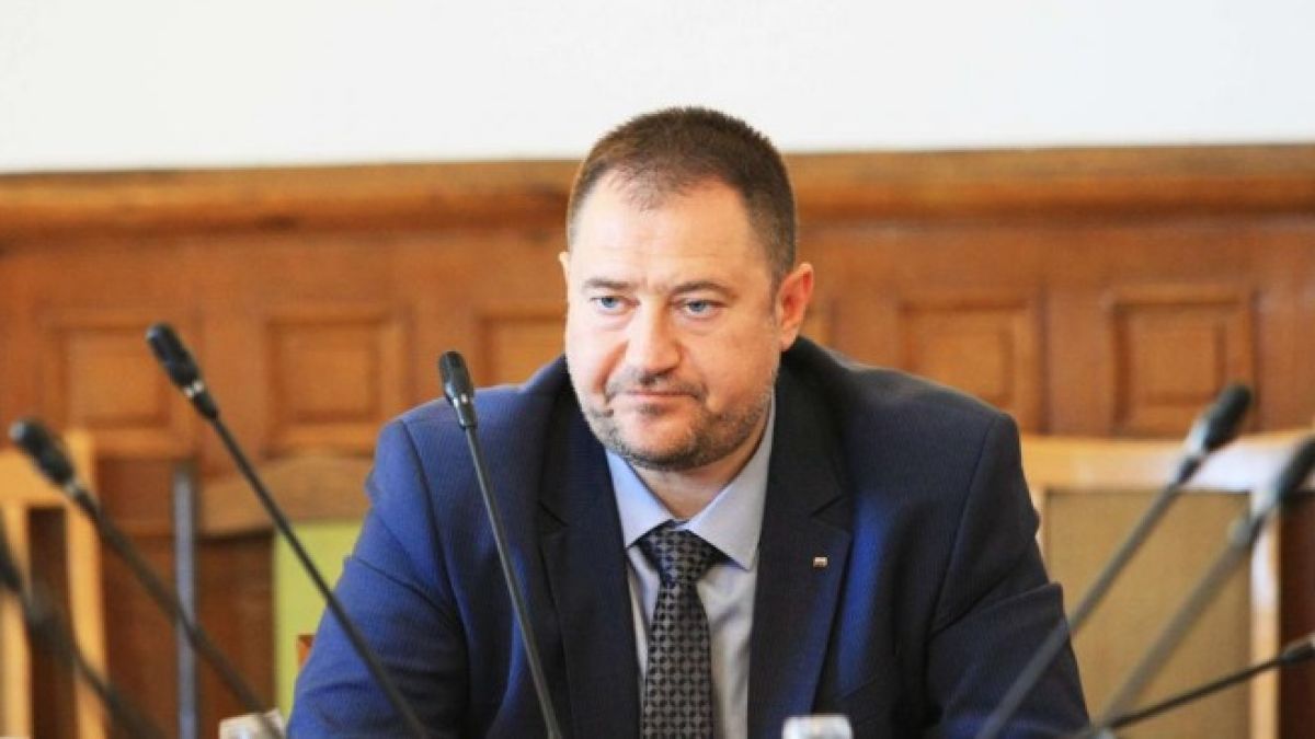 Първо в БЛИЦ! Намериха 427 000 лева в касета на близък на задържания бос Харалампиев!