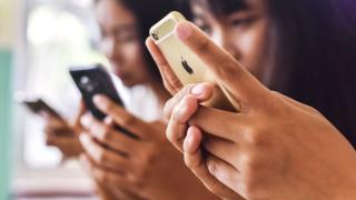 Поръчките на Apple рязко намаляха, Уолстрийт се разтресе
