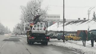 Сеир във Враца! "Паяк" вдигна патрулка (СНИМКИ)
