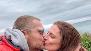 Скандална СНИМКА разбуни духовете! Какво правят Юлиан Вергов и Теодора Духовникова 