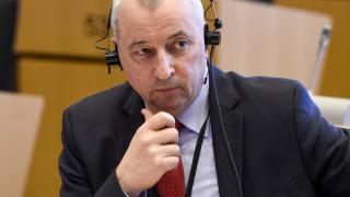 Пирински към Комисията: Дължите отговори по правилата за назначаване 