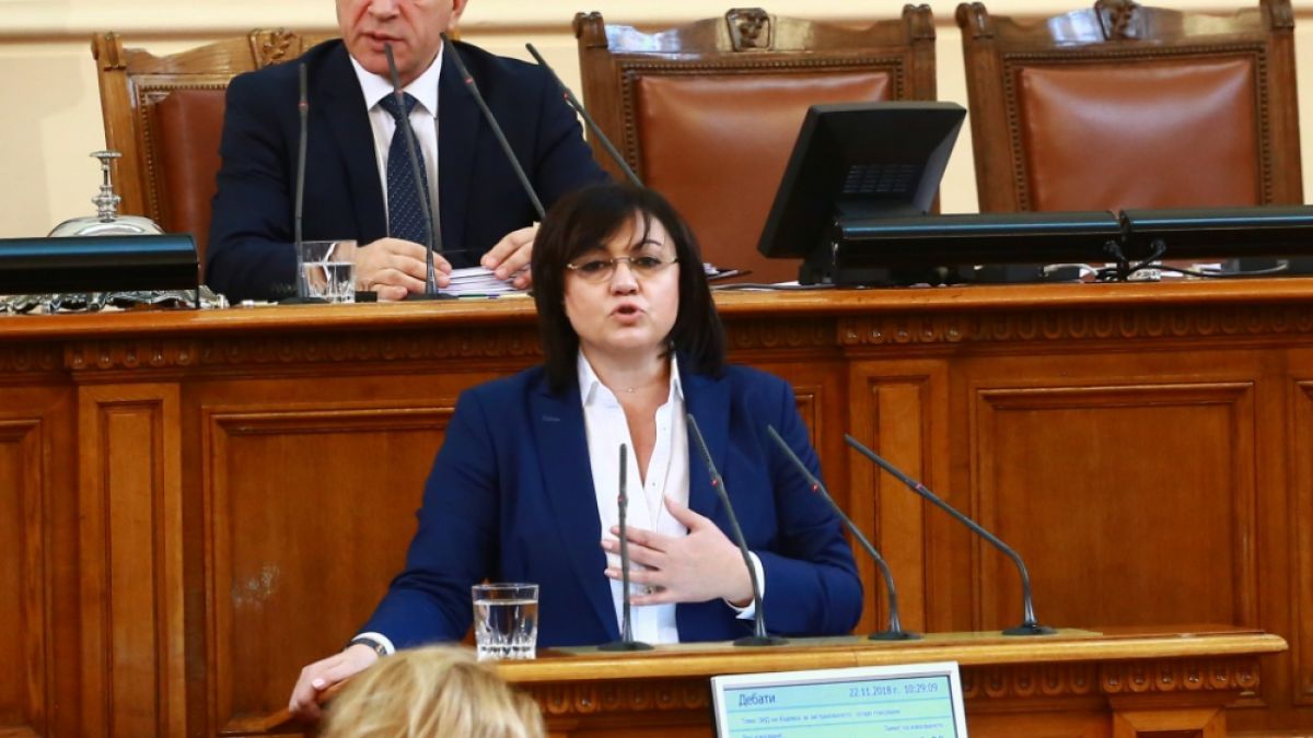 Корнелия Нинова се оплака, че властта я преследва с полиция! Имало нареждане "да не я изпускат от очи"