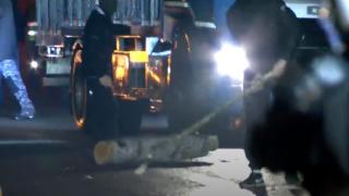 Белгия се разбунтува срещу скъпия бензин, стотици недоволни в сблъсък с полицията (СНИМКИ/ВИДЕО)