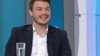 Пияндурникът Цецо Театъра се върна на работа с подвита опашка