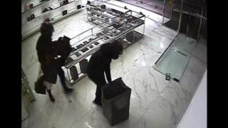 Намушканият със самурайски меч и посечен с брадва българин Петър в Лондон го загази жестоко! (СНИМКИ/ВИДЕО) 