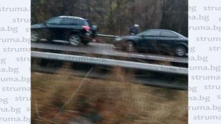 Цивилни ченгета натръшкаха автокрадци на пътя край Владая, които... (СНИМКИ)