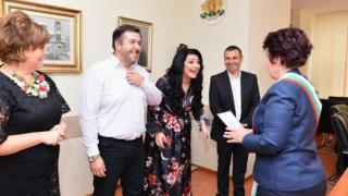 Известна родна певица хвърли бомба: Омъжих се тайно! (СНИМКИ)