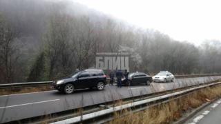 Ексклузивни СНИМКИ в БЛИЦ от ареста на именитите автоджамбази край Владая