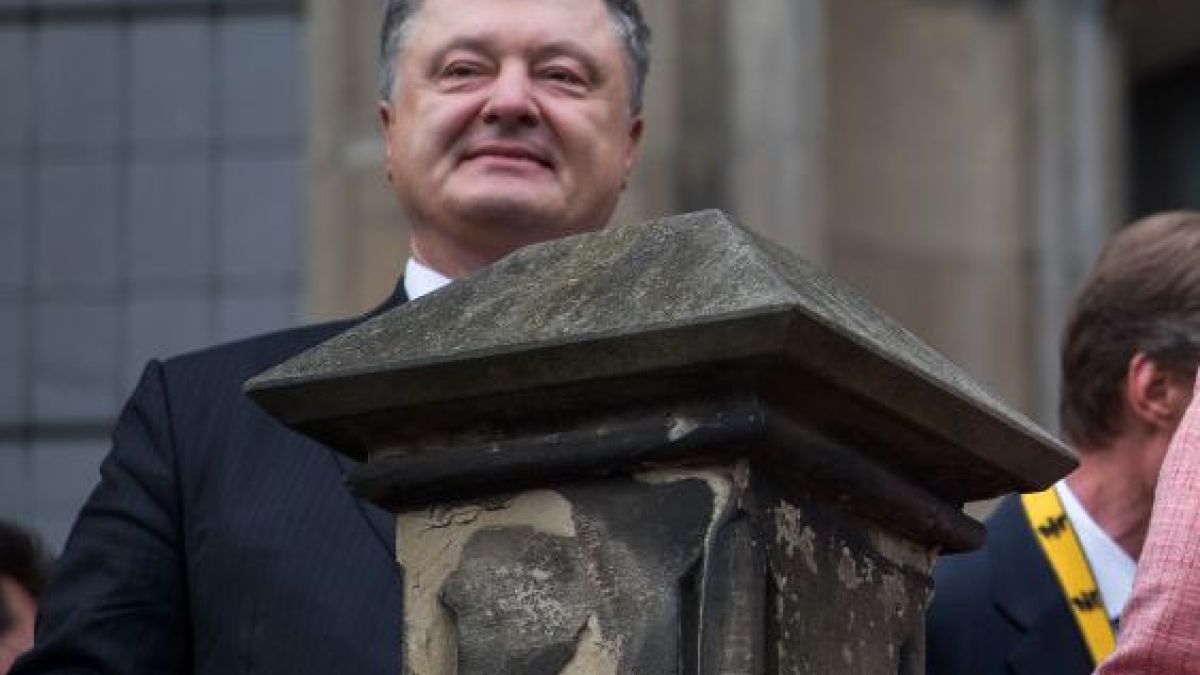 Порошенко нахока Путин за посещението му в Крим