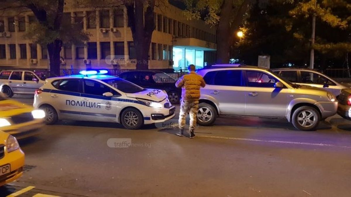 Патрулка забърка невиждано зрелище на метри от областната управа в Пловдив (СНИМКИ)