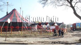 Хасковлии подивяха заради това, което изникна до паметник светиня (СНИМКИ)