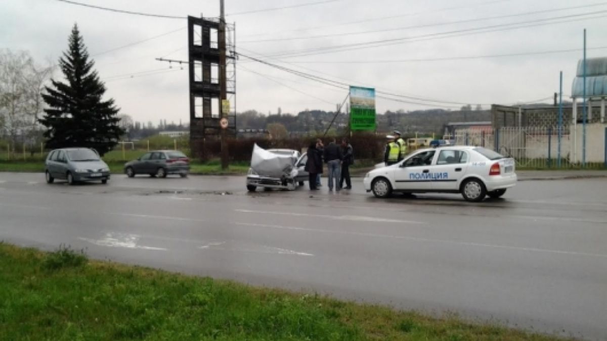 Перничанин с "Голф" пострада в меле край Шумен 