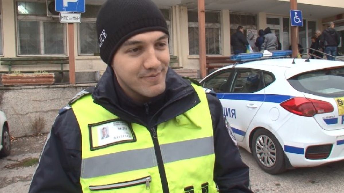 Младо девойче изгуби портомоне със спестяванията си във Велико Търново, но последва нещо, което ще ви остави без думи (СНИМКИ)