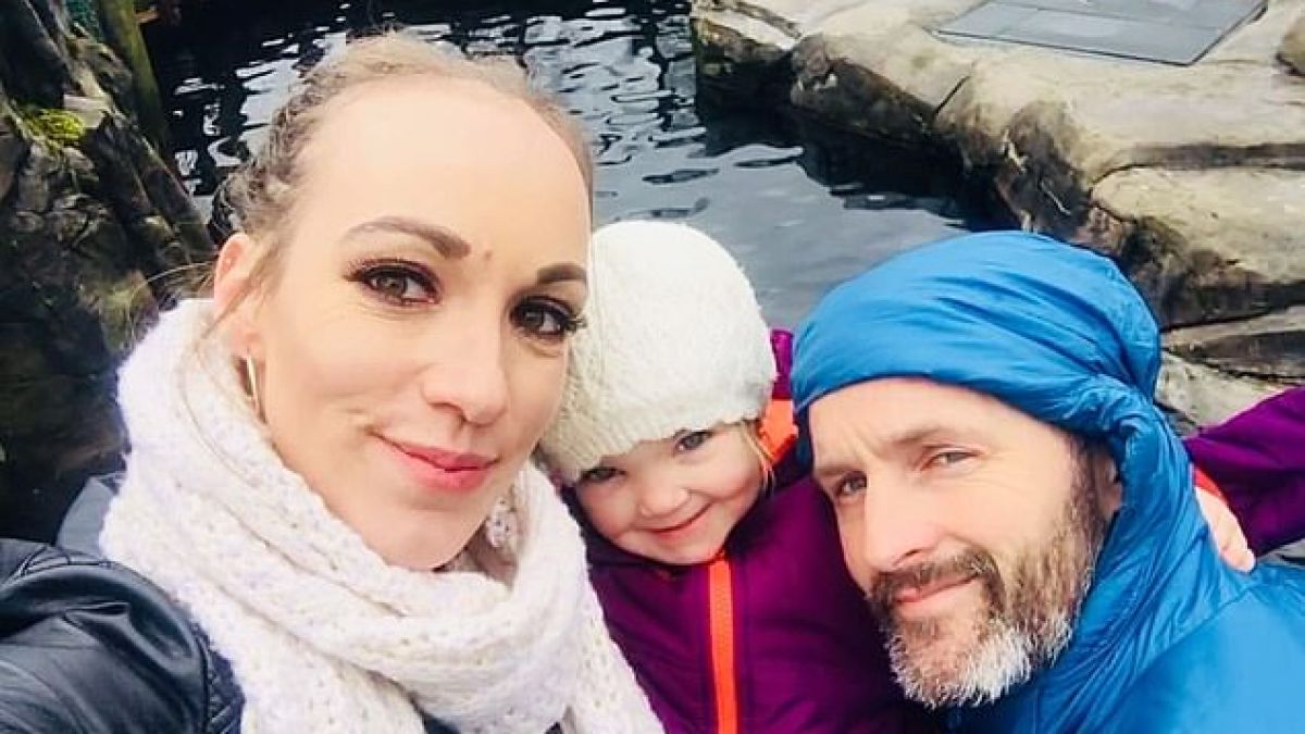 Майка съобщи за открадната кола с 2-годишната й дъщеря вътре, минути след това разбра нещо шокиращо! (СНИМКИ)