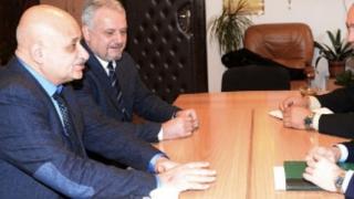 Търсят работници в затворите