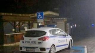 Младши полицай направи нагло нарушение, но будни граждани го хванаха в крачка и му се случи случка! (СНИМКА)