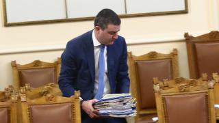 Министър Горанов ще умува върху важно решение, касаещо всички българи!