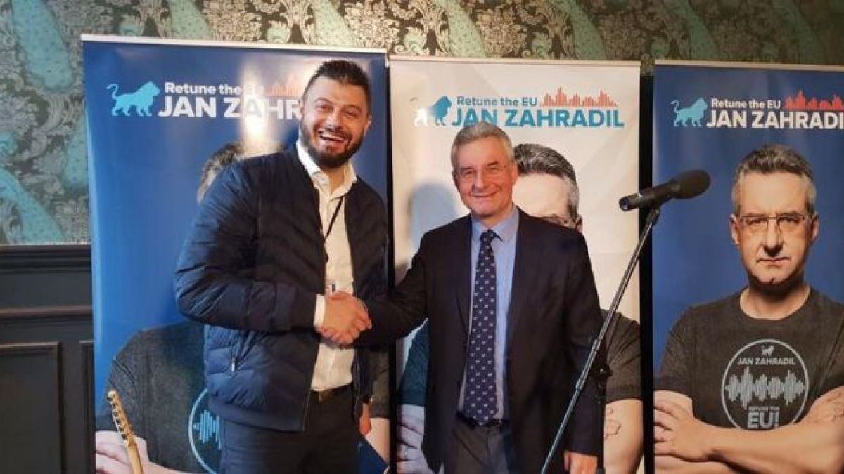 Водещият кандидат на ЕКР Ян Захрадил стартира предизборната си кампания за предстоящия евровот
