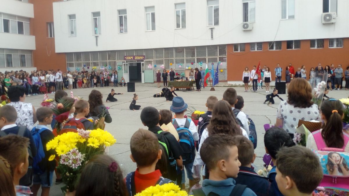 Стана ясно с колко ще увеличат заплатите на учителите 