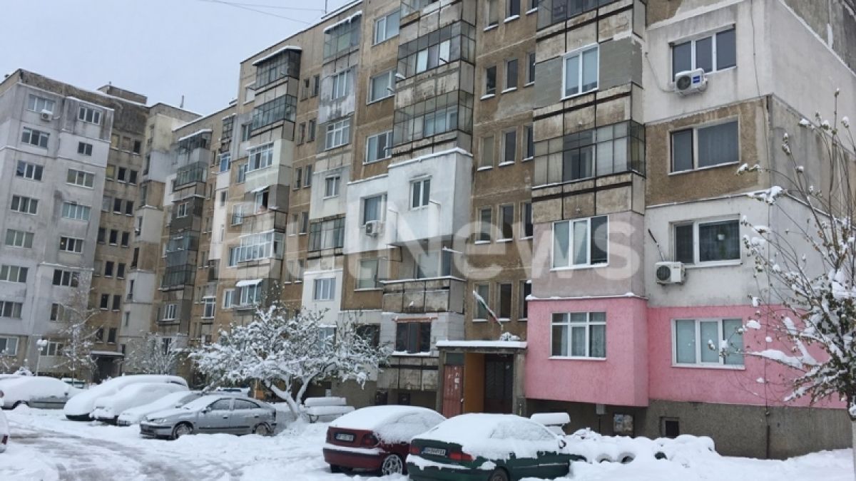 МВР обясни как е починал мъжът, открит посред нощ пред блок във Враца