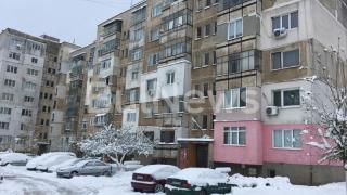 МВР обясни как е починал мъжът, открит посред нощ пред блок във Враца
