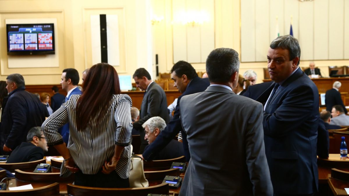 Днес в парламента ще е напечено