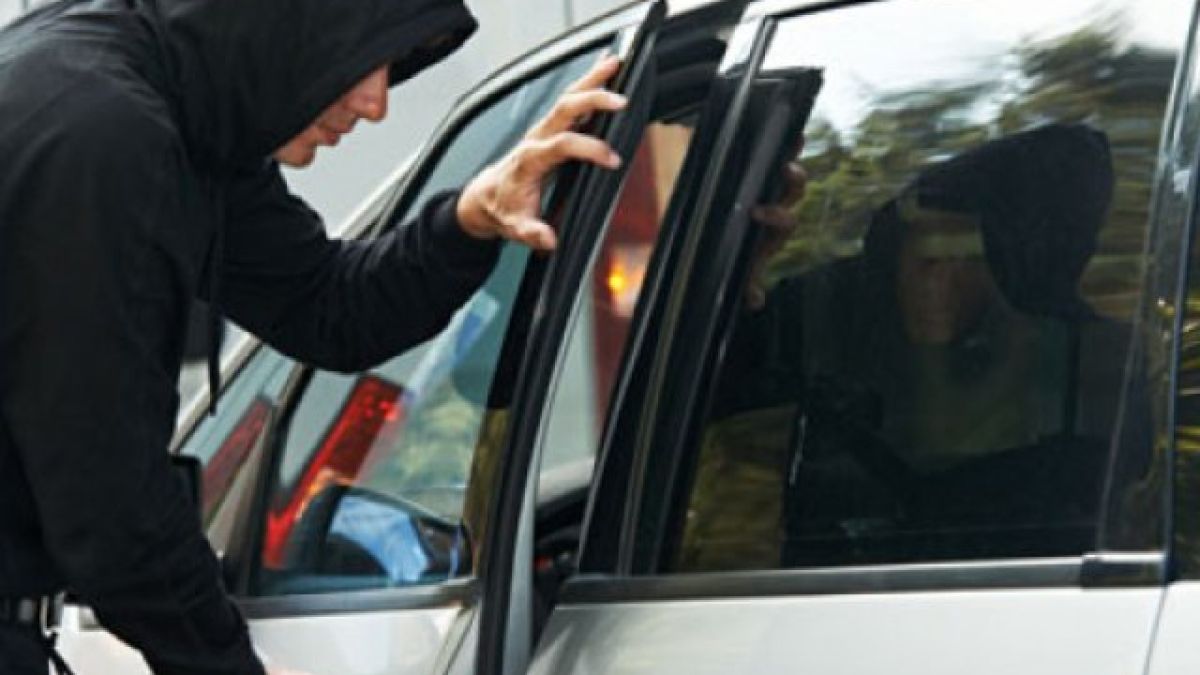 Нова голяма заплаха надвисна над всички шофьори в страната - трябва да цакат по 2 бона за...