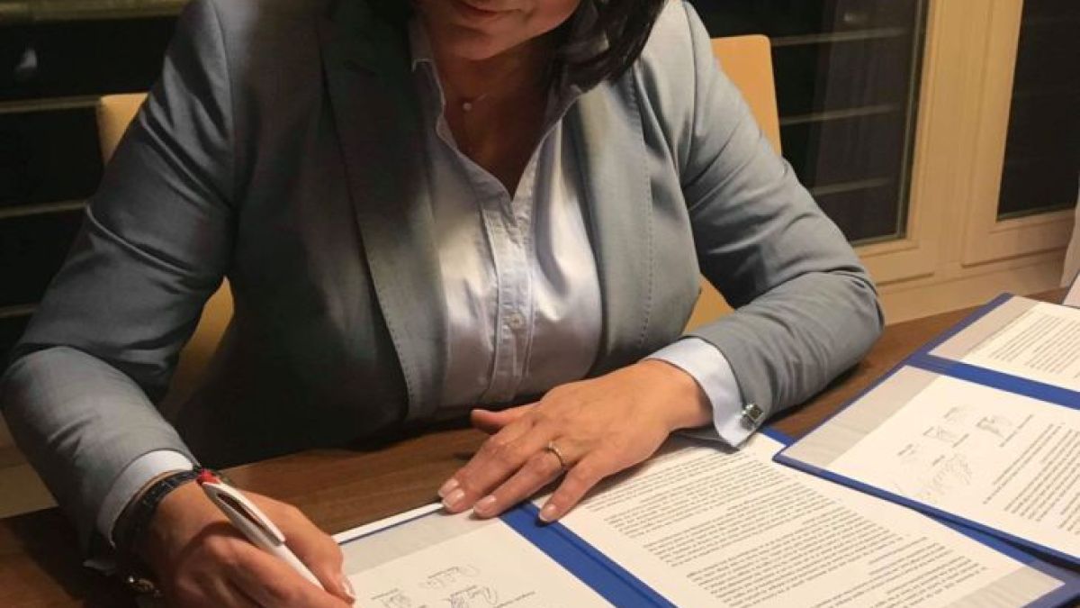 Нинова с взривяваща реч във Вишеград