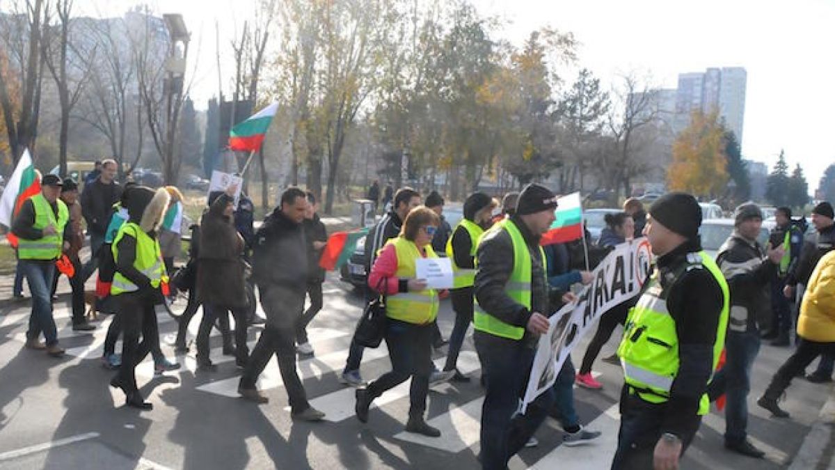Най-ново проучване показа ГЕРБ или БСП ще победи на избори, ако се проведат днес и кой ще изхвърчи от парламента