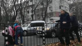 Кошмарна катастрофа в Бургас, възрастен мъж, облян в кръв, лежи на земята (СНИМКИ)