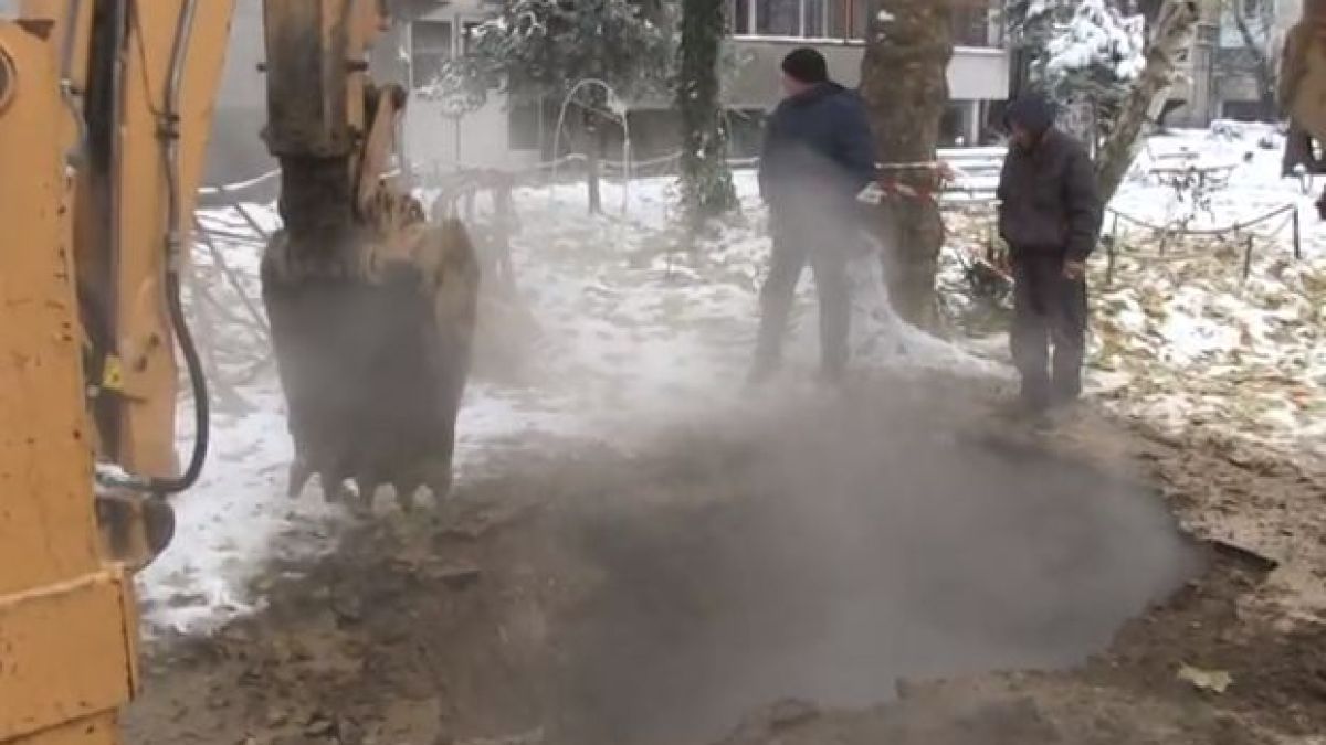 Зловещата дупка на русенската „Топлофикация“ взе нова жертва (ВИДЕО)