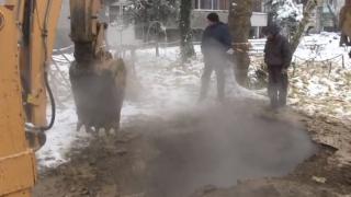 Зловещата дупка на русенската „Топлофикация“ взе нова жертва (ВИДЕО)