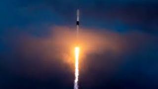 Компанията на Илон Мъск изведе в орбита 64 сателита едновременно (ВИДЕО)