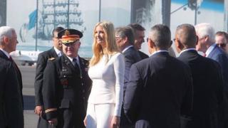 Най-великите мъже на света изгубиха ума и дума от секси визията на Иванка Тръмп (СНИМКИ)