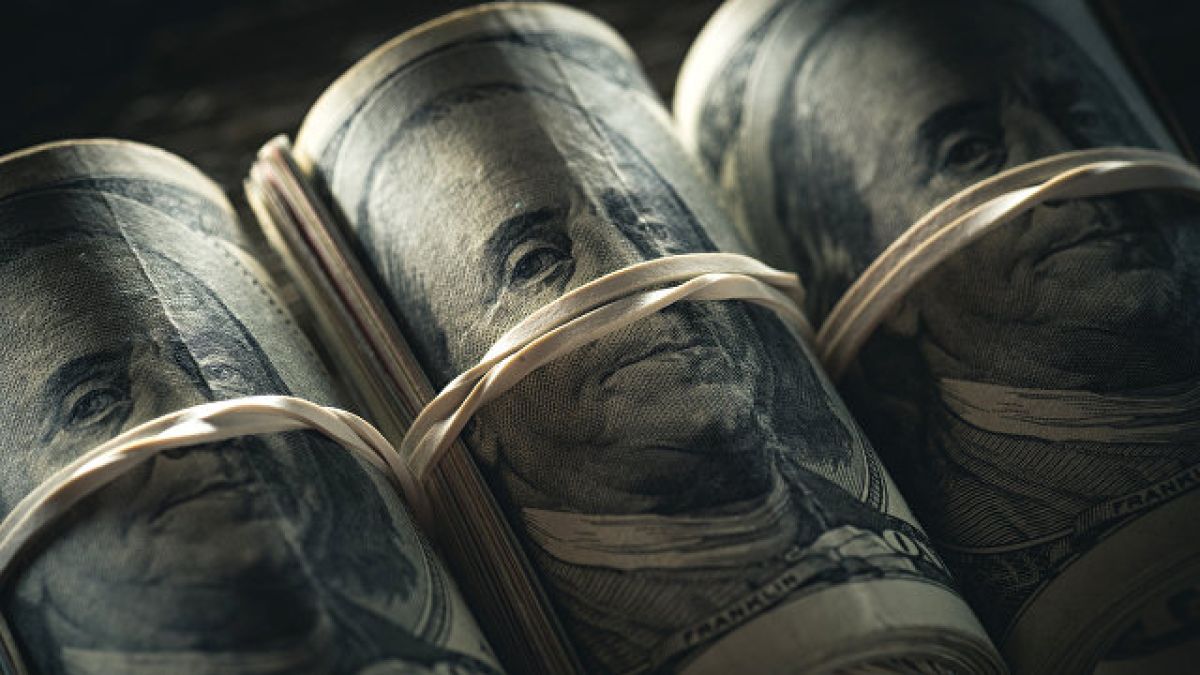 Дните на долара са преброени? Срив от 30% и дълги години спад му предричат глобален стратег на JP Morgan и милиардер 