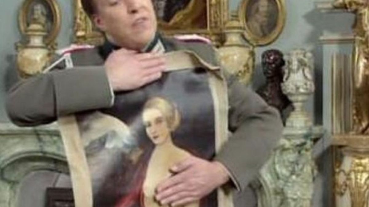 Изненада: "Грешната Мадона с големите бомби" се завърна "у дома"