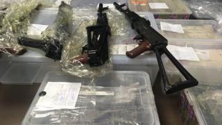 Първо в БЛИЦ! Ясен е тарторът на бандата, въоръжила се като за световна война! (СНИМКИ)