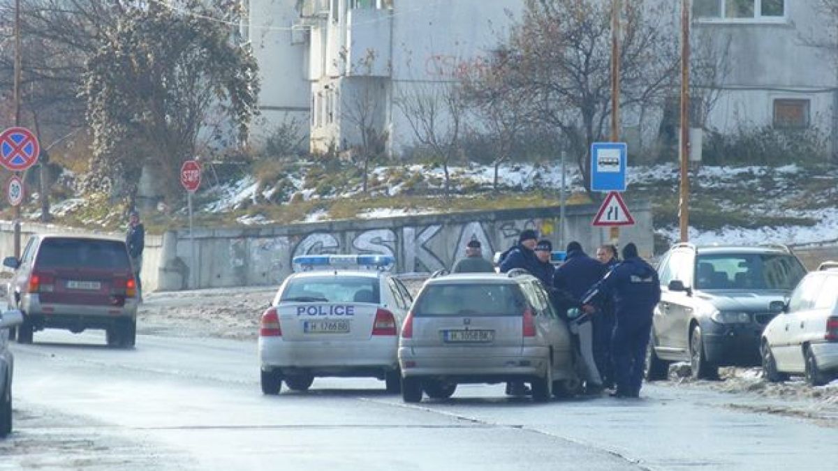 Извънредно и първо в БЛИЦ! Зрелищен арест в Шумен (СНИМКИ/ВИДЕО)