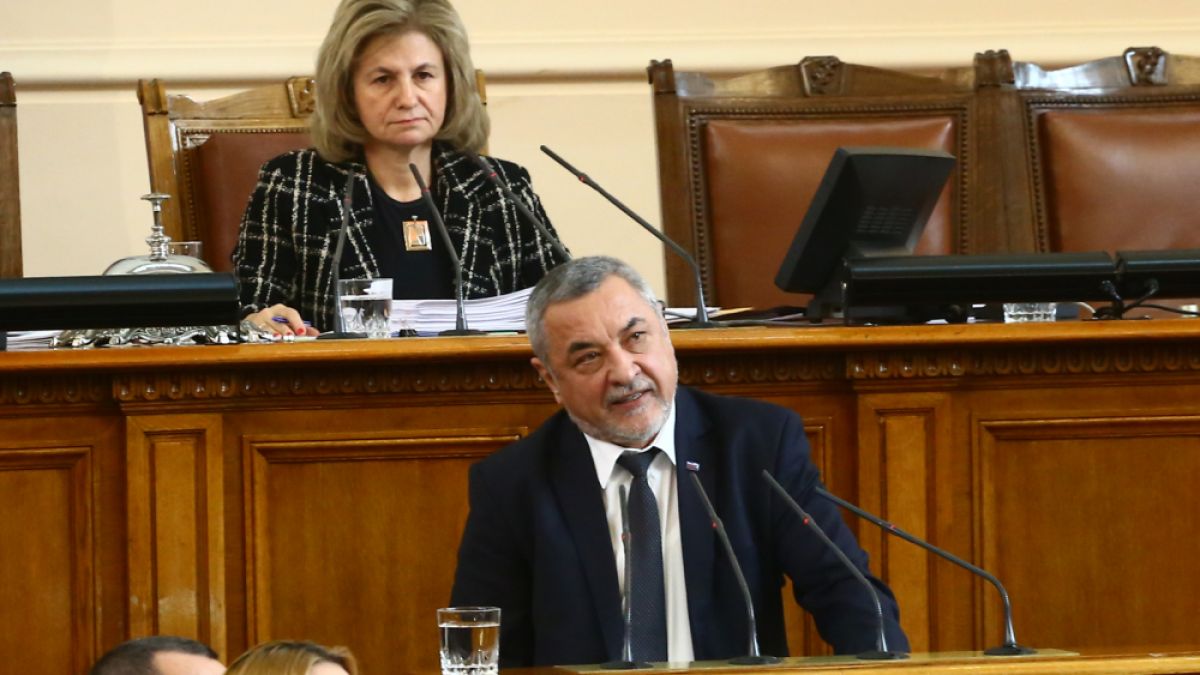 Съдът няма да глобява Валери Симеонов за "нагли човекоподобни" 