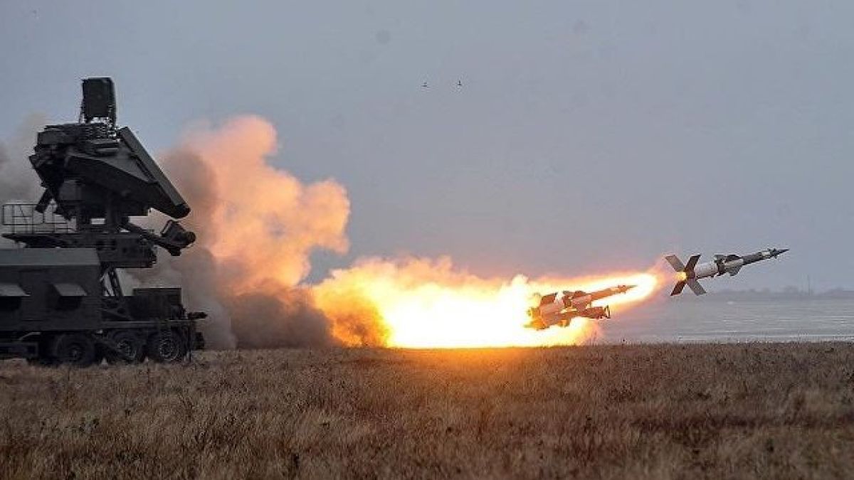 Напрежението ескалира! Украйна тества нови крилати ракети над Черно море, Турчинов обяви, че поразяват на 100%